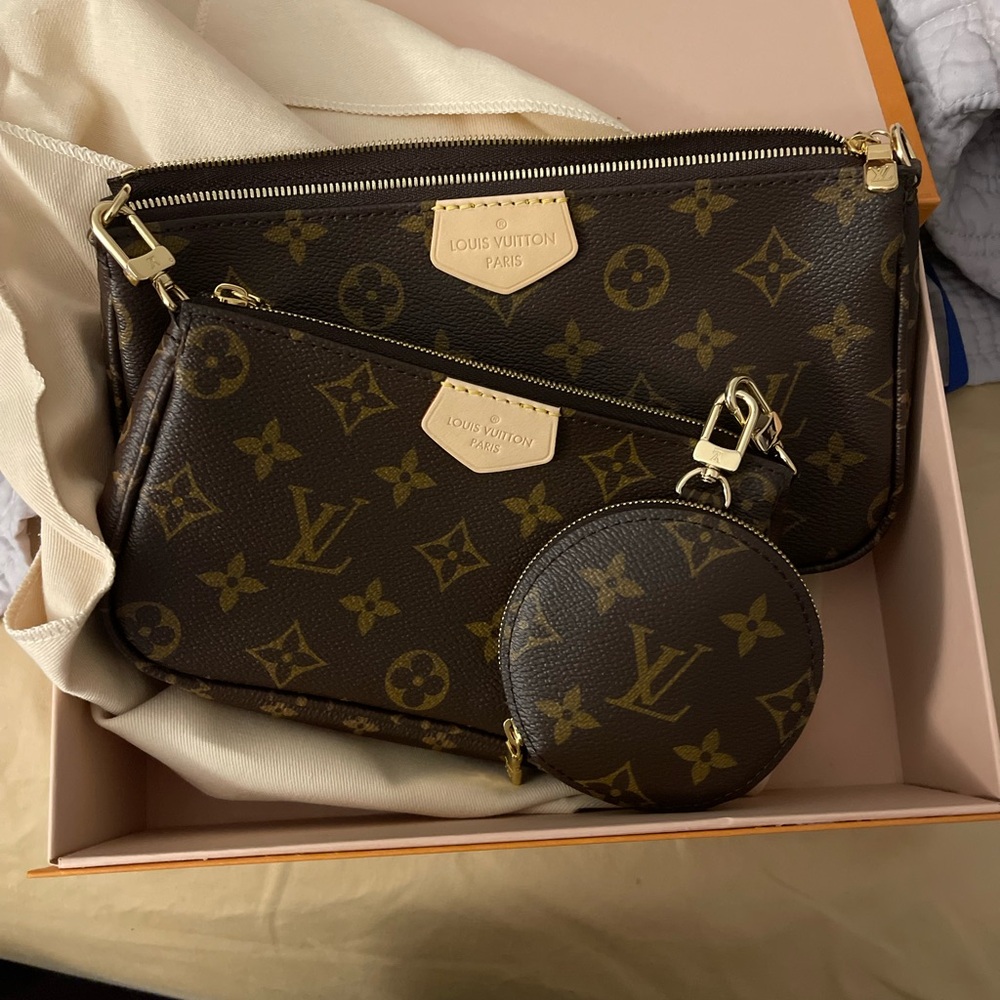 Louis Vuitton Monogram Crossbody with Green Strap - Picture 2 of 10
